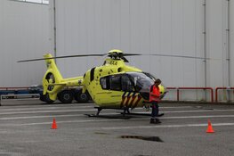 Vrachtwagenchauffeur ernstig gewond na val uit cabine