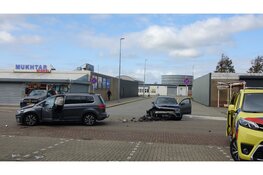 Schade na ongeval door voorrangsfout op kruising in Beverwijk