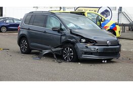 Schade na ongeval door voorrangsfout op kruising in Beverwijk