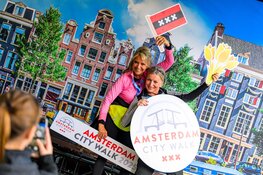 Recordaantal wandelaars geniet van 11e editie Amsterdam City Walk in herfstzon
