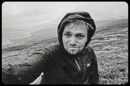 Een podium vol instrumenten en heerlijke muziek. Wanderings van vernieuwende Tim Knol