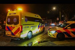 Maaltijdbezorger ten val na aanrijding met auto in Beverwijk