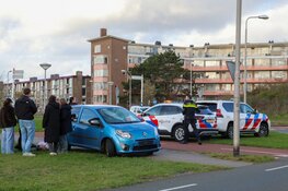 Voorruit van auto verbrijzeld na aanrijding met fietser