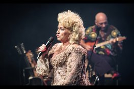 Terug naar de jaren 70 met Karin Bloemen en band
