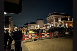 Demonstratie tegen AZC in Uitgeest: veel mensen op de been