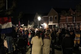 Demonstratie tegen AZC in Uitgeest: veel mensen op de been