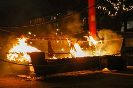 Openbaar bankje vliegt in brand in Velsen-Noord