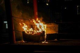 Openbaar bankje vliegt in brand in Velsen-Noord