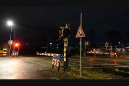 Grote spoorwegstoring tussen Beverwijk en Uitgeest. Brandweer en ProRail doen onderzoek in spoortunnel