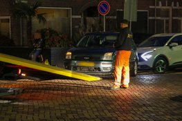 Autowiel afgebroken na aanrijding tussen twee personenauto's