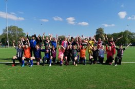 Wegens succes verlengd: de meidenmaand bij voetbalvereniging DEM