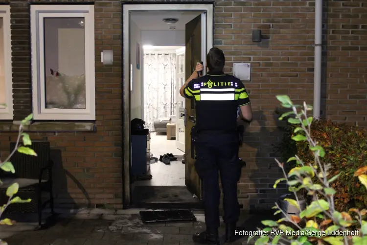 Schade na brand bij voordeur in Haarlem