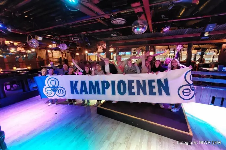 Meiden van DEM MO19-1 kampioen van de eerste klasse