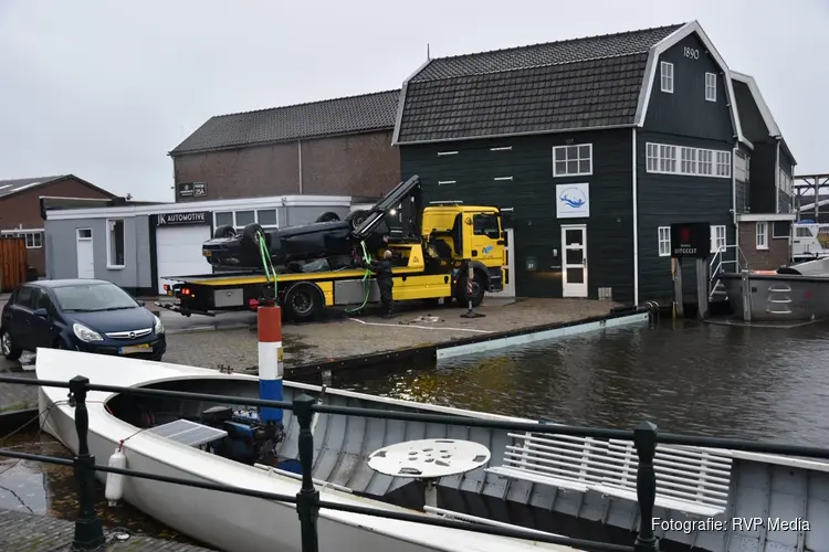 Oudere man belandt in water in Uitgeest