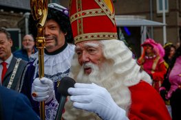 Sinterklaasintocht brengt feestelijke sfeer in Castricum