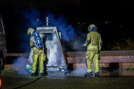 Brandweer blust containerbrand in Beverwijk