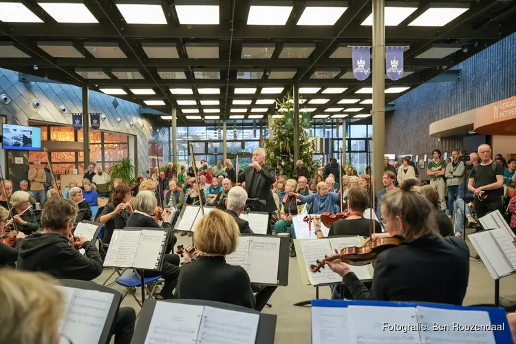 Kerst klinkt door heel Heemskerk met jaarlijkse kerstconcerten, korenfestival en opening expositie Dorpsfotograaf