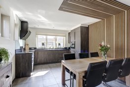 Klaversloot 41 in Broek op Langedijk, energiezuinige vrijstaande royale woning, gelegen aan het water, geschikt voor wonen en werken