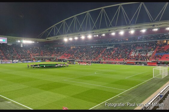 AZ naar play-offs Conference League na doelpuntloze remise