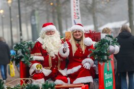 Breestraat verandert in Duitse kerstmarkt tijdens jubileumviering