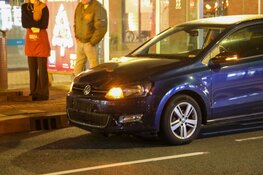 Schade na aanrijding tussen bezorgscooter en auto in Beverwijk