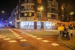 Schade na aanrijding tussen bezorgscooter en auto in Beverwijk