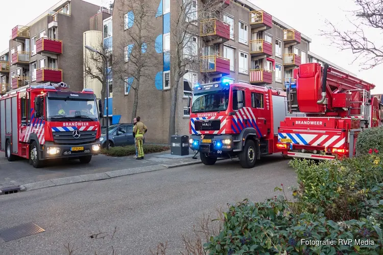 Grote inzet brandweer vanwege 'brand' op dak van appartementencomplex