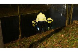 Politie zoekt in waadpakken naar vermiste Milan in sloot Beverwijk