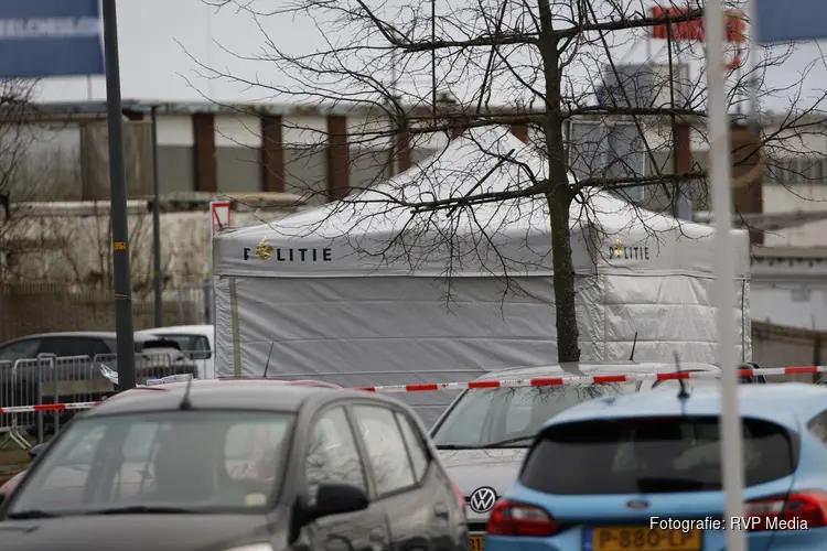 Overleden persoon aangetroffen in water Handelskade Beverwijk