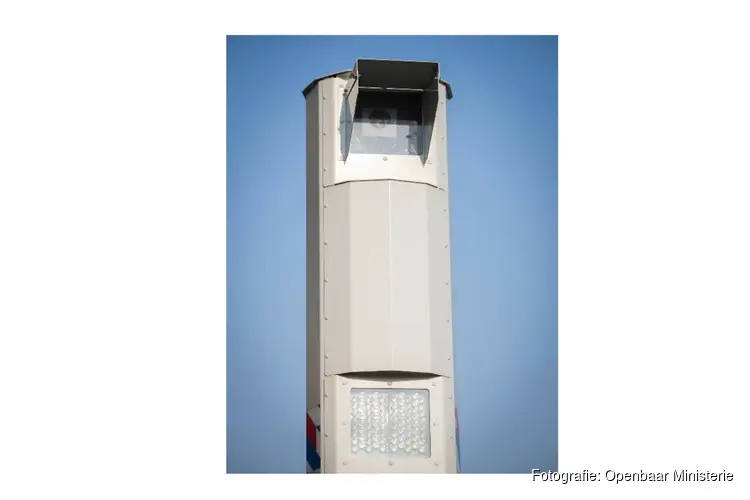 Nieuwe flitspalen maken kruispunt Heemskerk veiliger