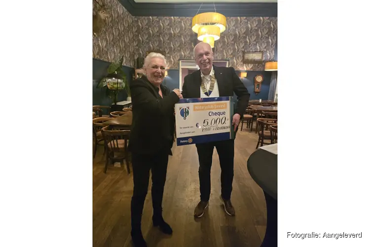 Rotaryclub IJmond reikt cheque van € 5000 uit aan Stichting Kind en Brandwond