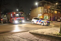 Scooter volledig in brand op stoep in Haarlem