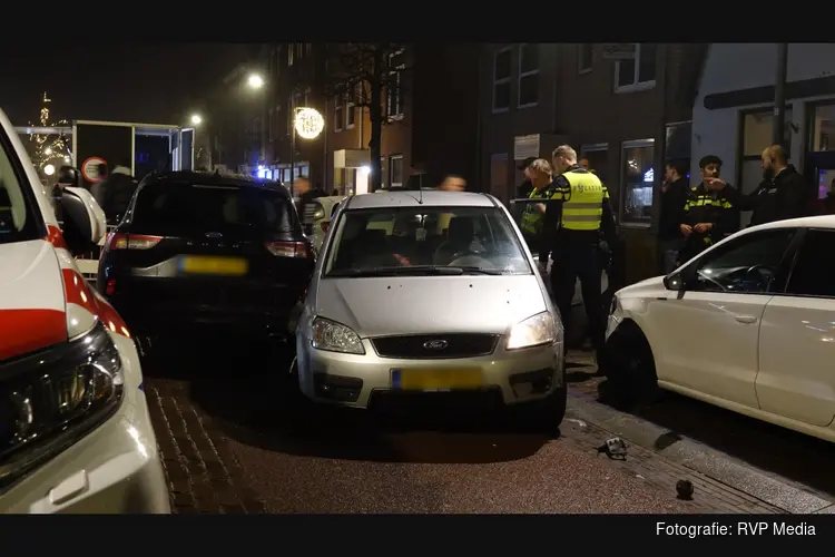 Automobilist rijdt door afzetting in Castricum en botst op meerdere auto's