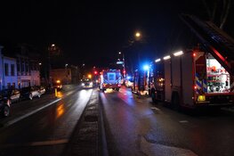 Auto belandt in het Spaarne