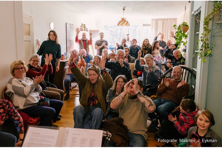 Amateurkunstfestival Gluren bij de Buren een daverend succes op zondag 1 februari