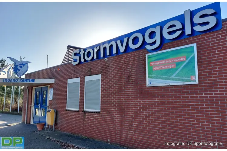 Stormvogels wint nipt in derby tegen VSV