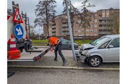 Automobilist gewond nadat deze tegen lantaarnpaal botst in Heemskerk