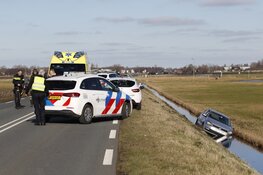 Auto te water langs N203, bestuurster gewond