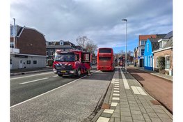 Brand op dak van dubbeldekkerbus