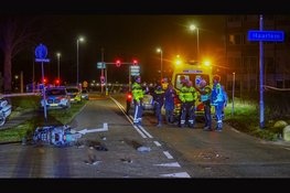 Twee zwaargewonden bij aanrijding met scooter en auto