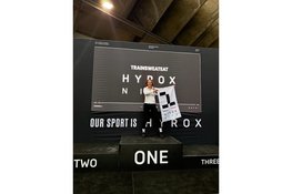 HYROX-trainster Bonny Bastian zet topprestatie neer in Nice