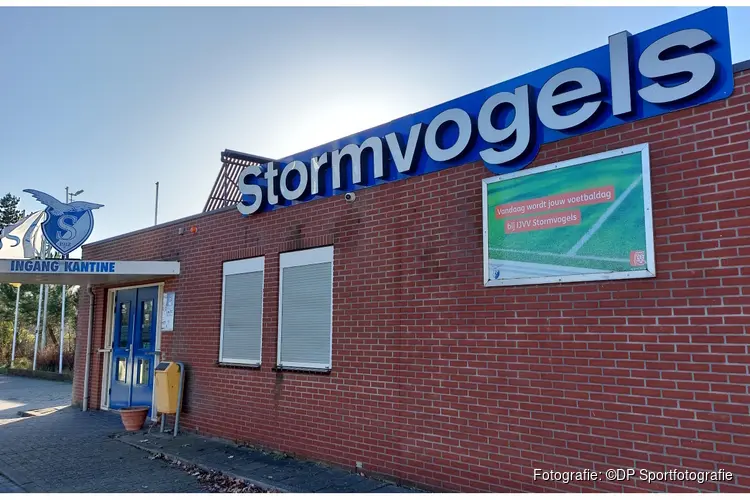 Stormvogels en UVS komen tot remise