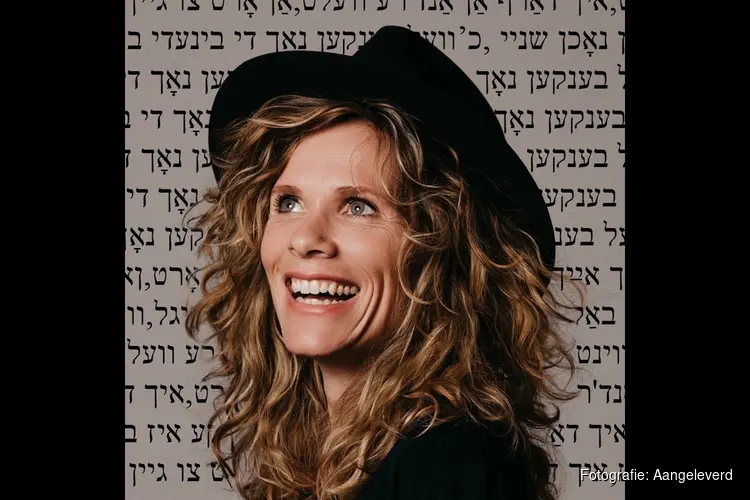 Emile Schrijver spreekt, Niki Jacobs  zingt bij Joods Namenmonument