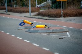 Auto rijdt door na eenzijdig ongeval met veel schade in Heemskerk