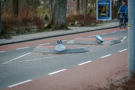Auto rijdt door na eenzijdig ongeval met veel schade in Heemskerk