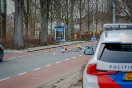 Auto rijdt door na eenzijdig ongeval met veel schade in Heemskerk