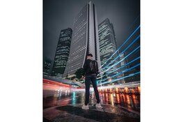 Minimalistisch design en droge spullen: stijlvol over straat tijdens de natte winter