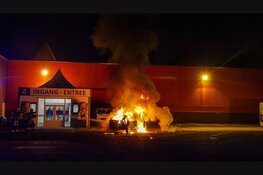 Auto door brand verwoest op parkeerplaats Beverwijkse Bazaar