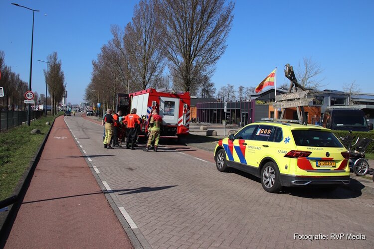 Driewieler belandt in water bij pontje