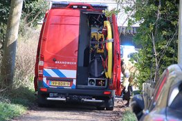 Driewieler belandt in water bij pontje